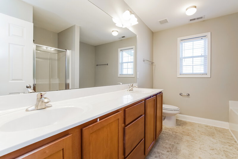 1,910/Mo, 606 Cotton Brook Dr Fuquay Varina, NC 27526 Main Bathroom View