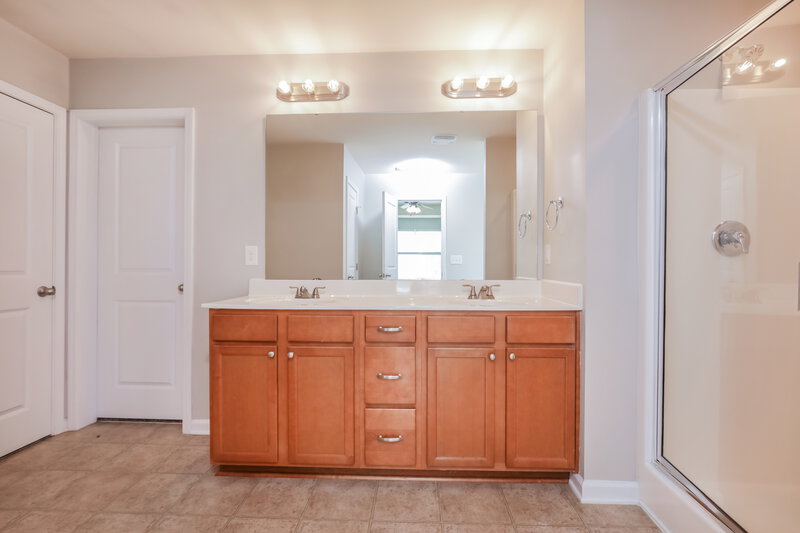 2,435/Mo, 3970 Massey Run Raleigh, NC 27616 Main Bathroom View