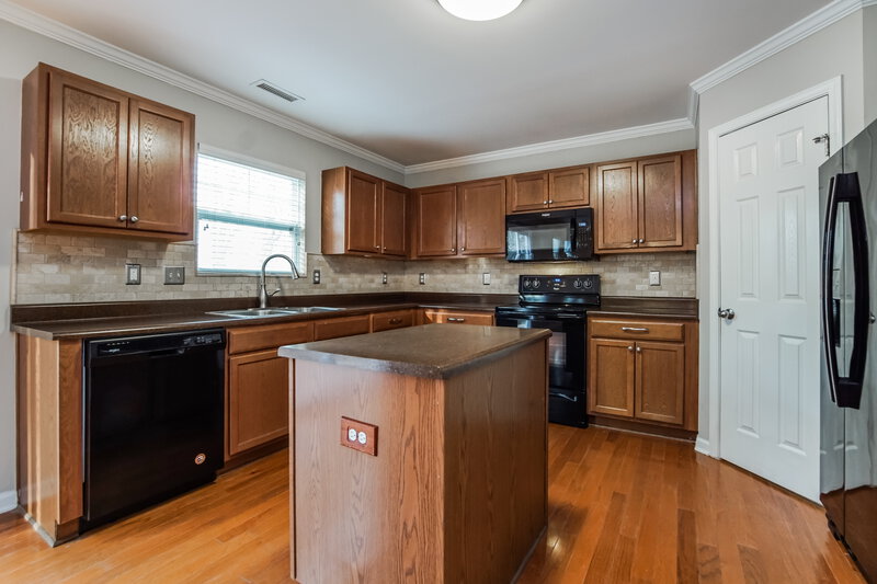 1,850/Mo, 167 Woodcreek Ln Clayton, NC 27520 Kitchen View