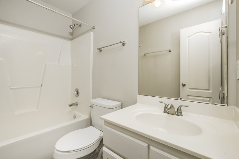 2,060/Mo, 909 Lotus Ln Wake Forest, NC 27587 Bathroom View