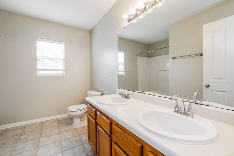 1,800/Mo, 3782 Marshlane Way Raleigh, NC 27610 Main Bathroom View