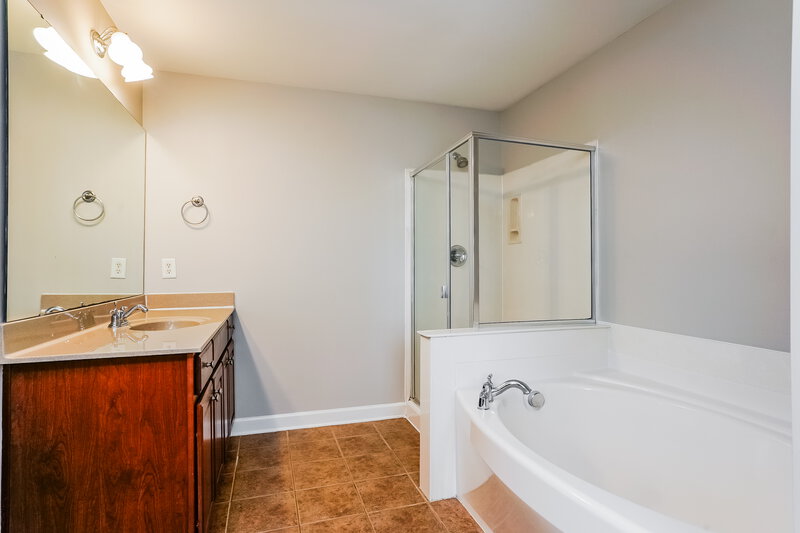 2,800/Mo, 1320 Trailing Rose Ct Wake Forest, NC 27587 Main Bathroom View