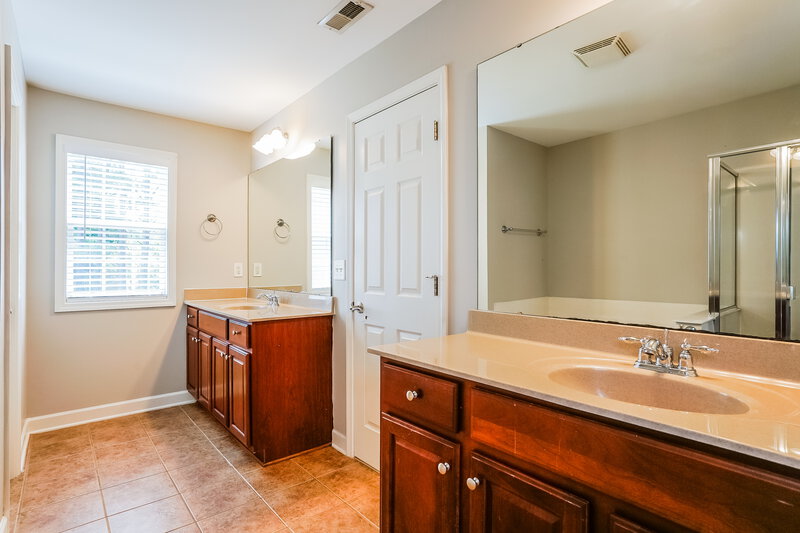 2,800/Mo, 1320 Trailing Rose Ct Wake Forest, NC 27587 Bathroom View