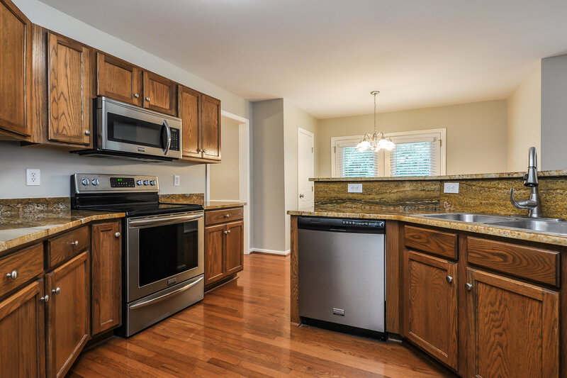 2,370/Mo, 5008 Cupine Ct Raleigh, NC 27604 Kitchen View