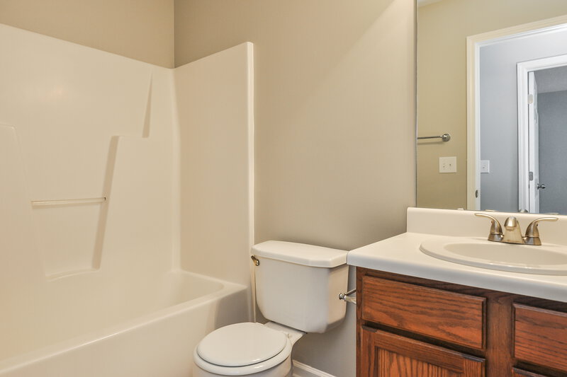 2,370/Mo, 5008 Cupine Ct Raleigh, NC 27604 Bathroom View