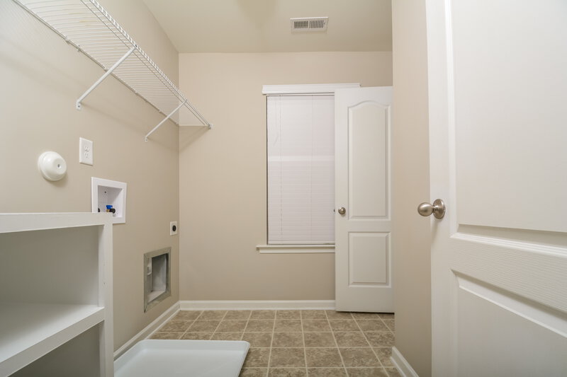 2,050/Mo, 468 Summerwind Plantation Dr Garner, NC 27529 Laundry Room View