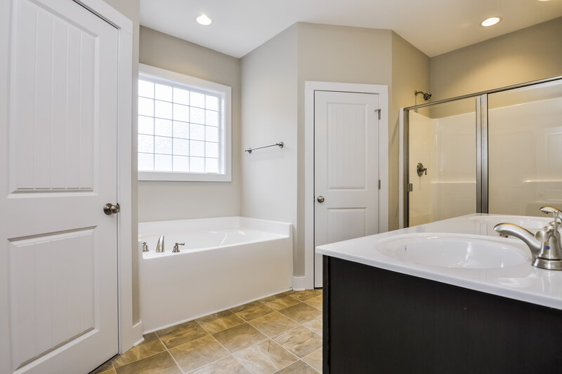 2,030/Mo, 75 Wood Green Dr Wendell, NC 27591 Master Bathroom View