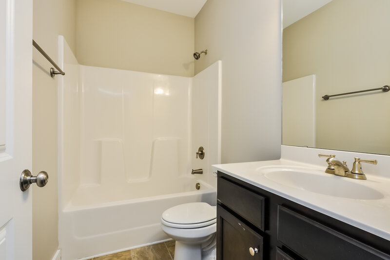 2,030/Mo, 75 Wood Green Dr Wendell, NC 27591 Bathroom View