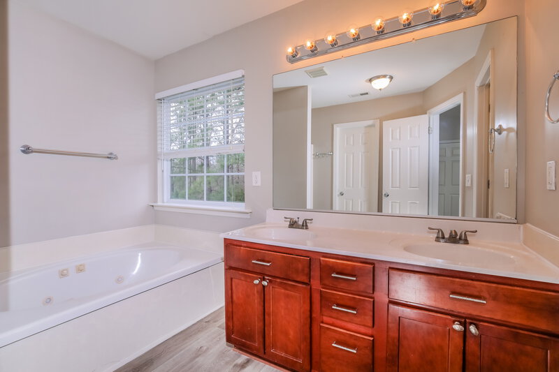 2,370/Mo, 409 Pyracantha Dr Holly Springs, NC 27540 Main Bathroom View