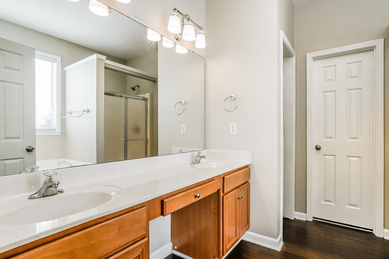 0/Mo, 9309 Doss Ct Wake Forest, NC 27587 Main Bathroom View