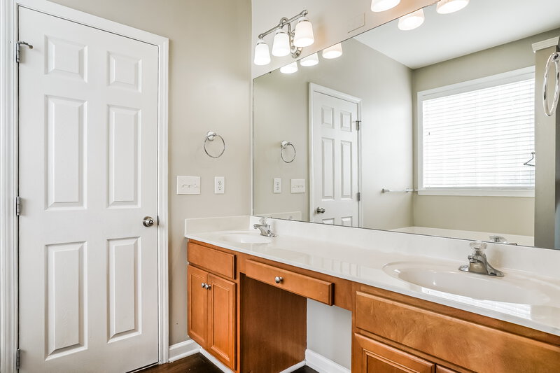 0/Mo, 9309 Doss Ct Wake Forest, NC 27587 Bathroom View