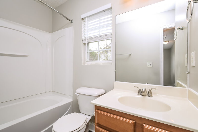 1,795/Mo, 6542 Guard Hill Dr Raleigh, NC 27610 Bathroom View 2