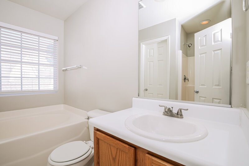 1,745/Mo, 3408 Fatima Ct Raleigh, NC 27610 Main Bathroom View
