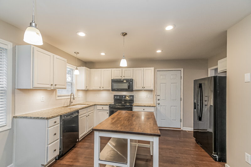 1,825/Mo, 1433 E Stone Arch Dr Fuquay Varina, NC 27526 Kitchen View