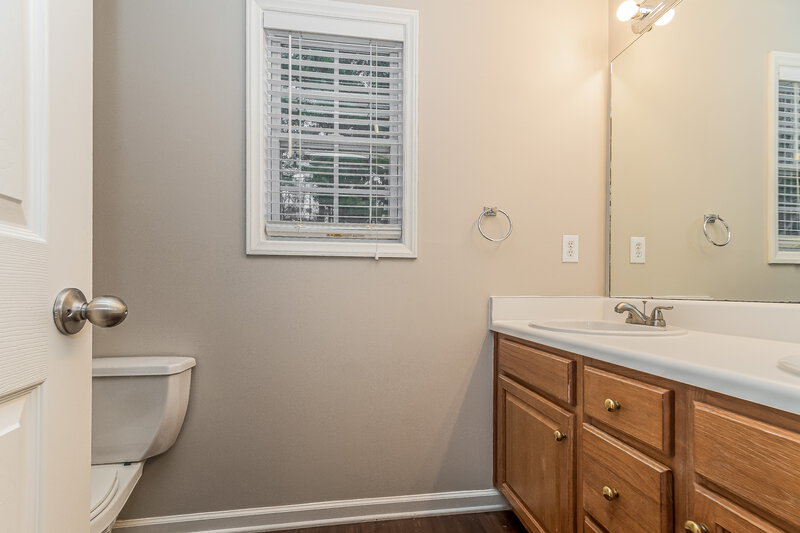1,825/Mo, 1433 E Stone Arch Dr Fuquay Varina, NC 27526 Main Bathroom View 2