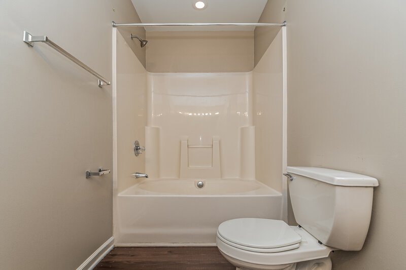 1,825/Mo, 1433 E Stone Arch Dr Fuquay Varina, NC 27526 Bathroom View 2