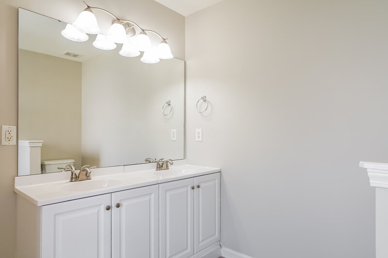 2,265/Mo, 706 Calavaras Ln Knightdale, NC 27545 Main Bathroom View