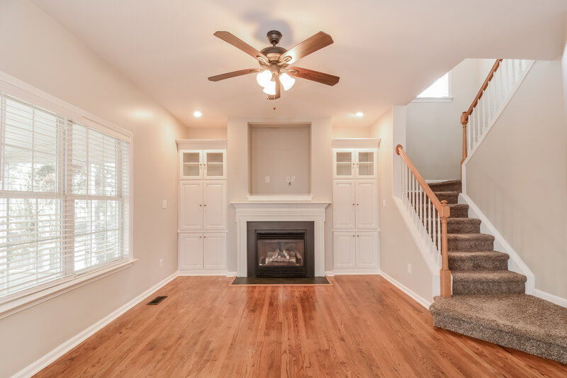 2,380/Mo, 408 Gooseberry Dr Holly Springs, NC 27540 Living Room View