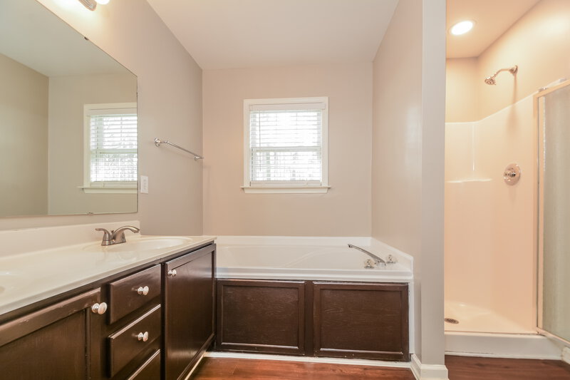 2,380/Mo, 408 Gooseberry Dr Holly Springs, NC 27540 Main Bathroom View