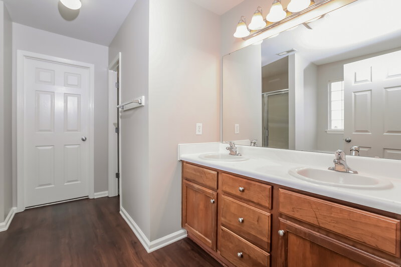 2,005/Mo, 1102 Braemar Highland Dr Zebulon, NC 27597 Main Bathroom View