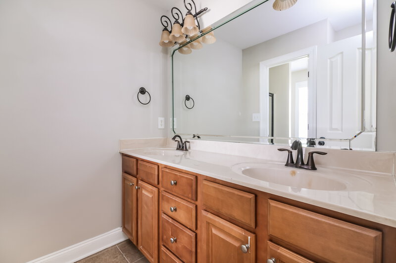 2,080/Mo, 163 Lars Ln Garner, NC 27529 Main Bathroom View