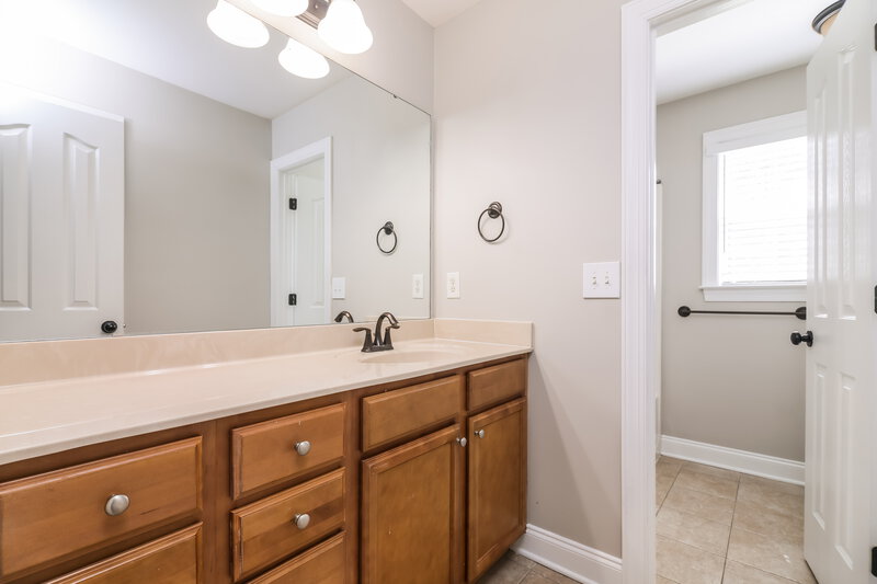 2,080/Mo, 163 Lars Ln Garner, NC 27529 Main Bathroom View 2