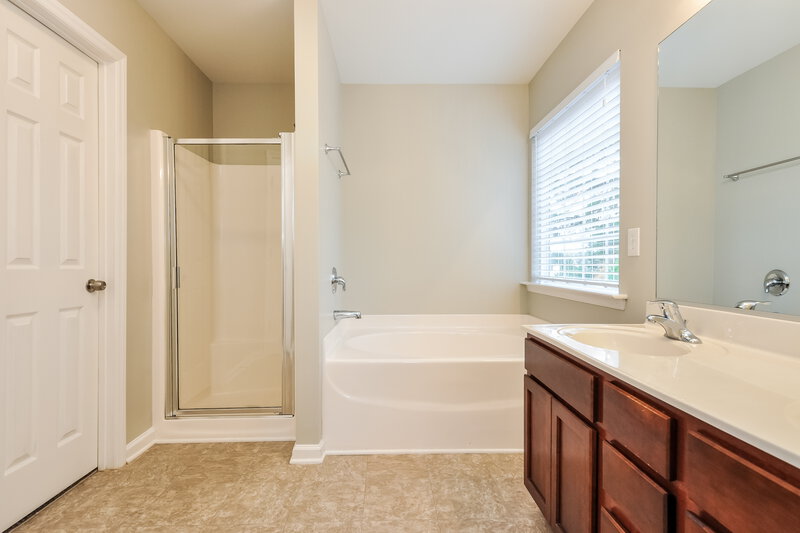 2,570/Mo, 504 Pyracantha Dr Holly Springs, NC 27540 Master Bathroomlarge View