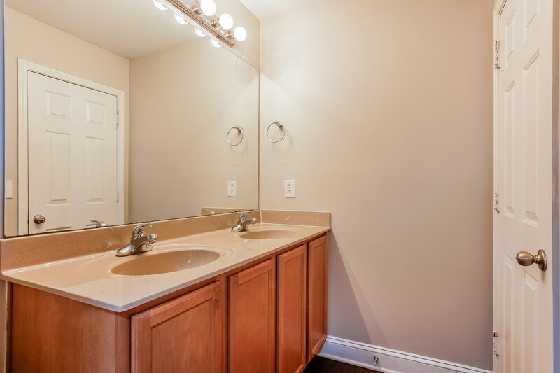 1,720/Mo, 130 Norwich Dr Clayton, NC 27520 Main Bathroom View