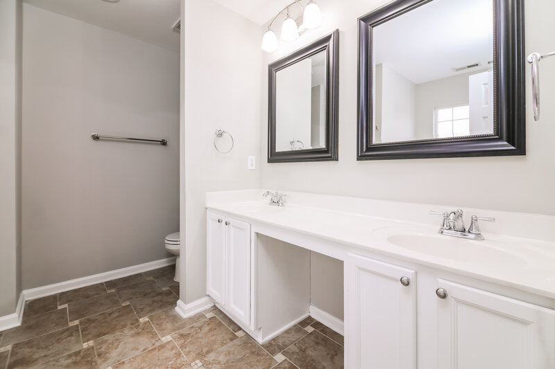 3,110/Mo, 553 Texanna Way Holly Springs, NC 27540 Main Bathroom View