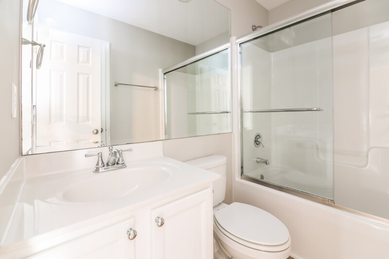 3,110/Mo, 553 Texanna Way Holly Springs, NC 27540 Bathroom View