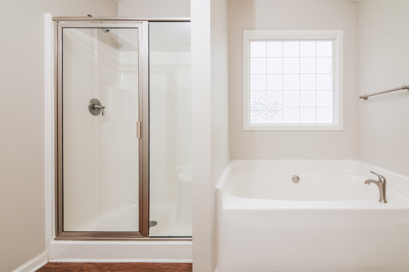 2,435/Mo, 3936 Cane Garden Dr Raleigh, NC 27610 Main Bathroom View 2
