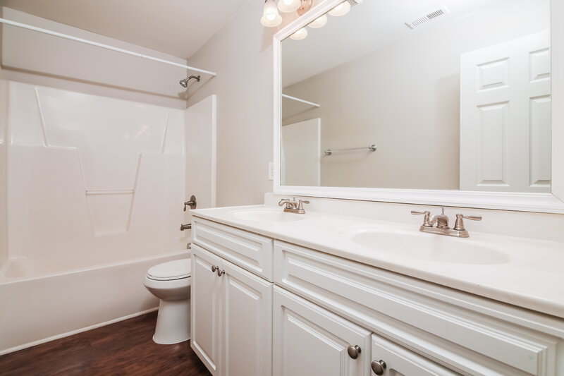 2,435/Mo, 3936 Cane Garden Dr Raleigh, NC 27610 Bathroom View