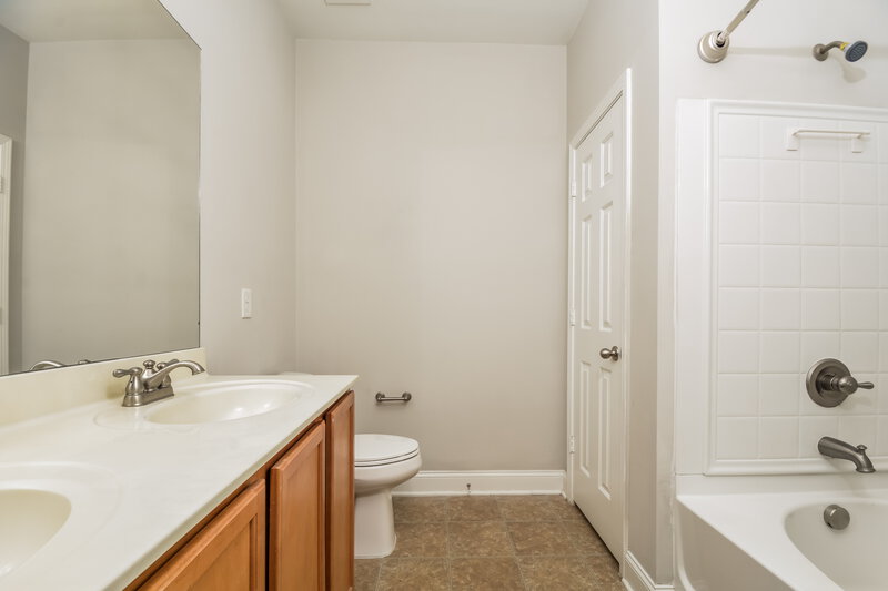 2,155/Mo, 233 Norwich Dr Clayton, NC 27520 Main Bathroom View