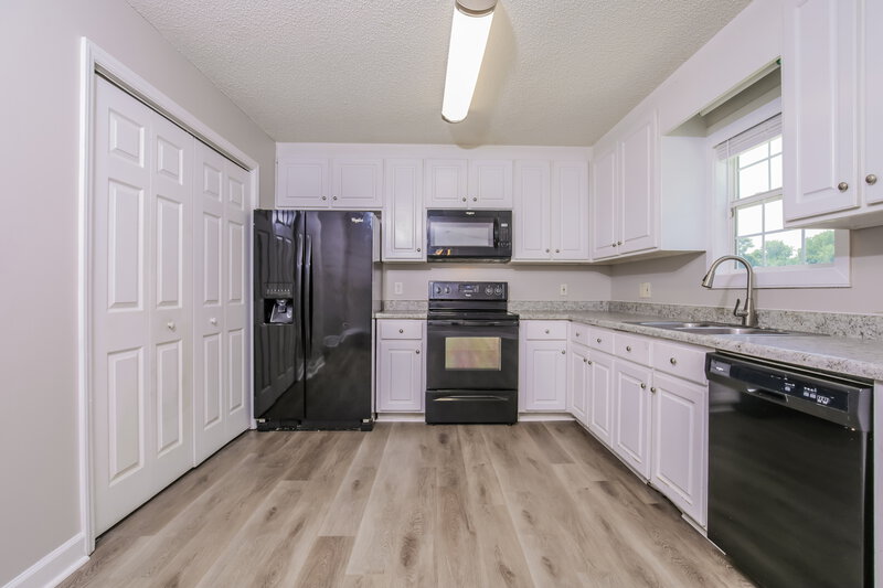 1,465/Mo, 101 Mayfair Ct Clayton, NC 27520 Kitchen View 2