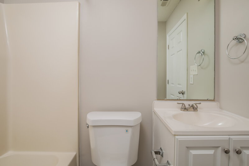 1,465/Mo, 101 Mayfair Ct Clayton, NC 27520 Main Bathroom View