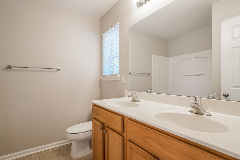 1,590/Mo, 3801 Bison Hill Ln Raleigh, NC 27604 Main Bathroom View
