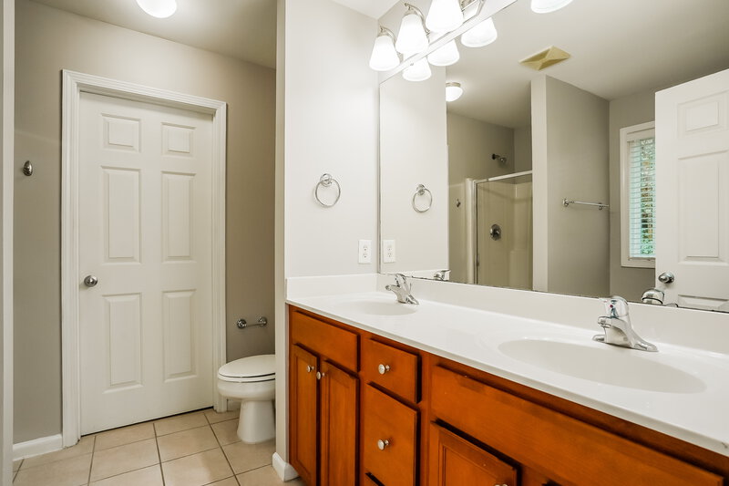 1,920/Mo, 146 Willowbrook Cir Clayton, NC 27527 Main Bathroom View