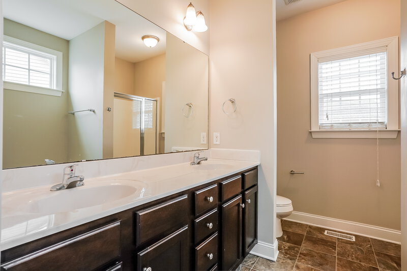 2,090/Mo, 20 Tia Pl Garner, NC 27529 Main Bathroom View