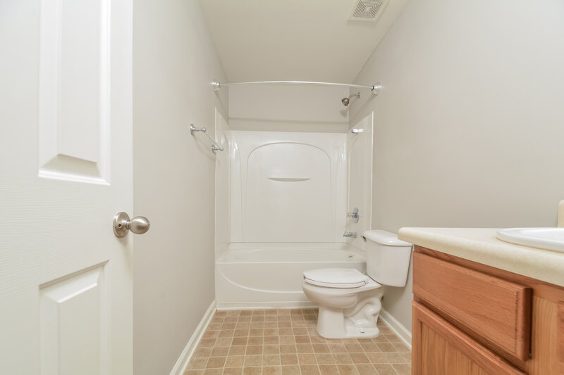 2,575/Mo, 134 Steel Hopper Way Garner, NC 27529 Bathroom View