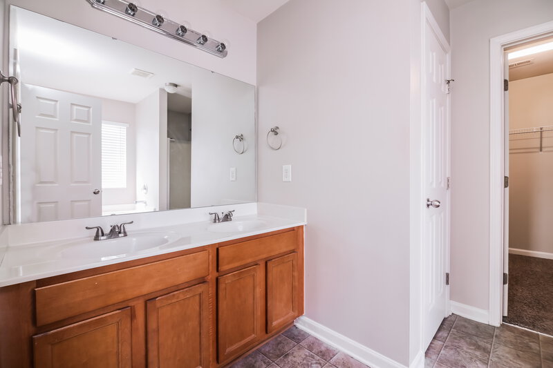 2,080/Mo, 5609 Quitman Trl Raleigh, NC 27610 Main Bathroom View