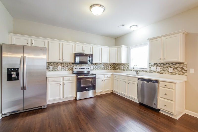 1,980/Mo, 1248 Braemar Highland Dr Zebulon, NC 27597 Kitchen View