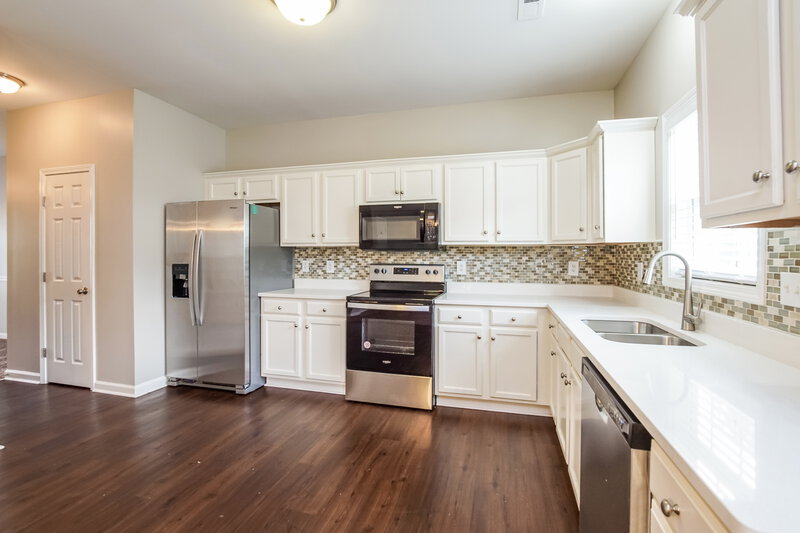 1,980/Mo, 1248 Braemar Highland Dr Zebulon, NC 27597 Kitchen View 2