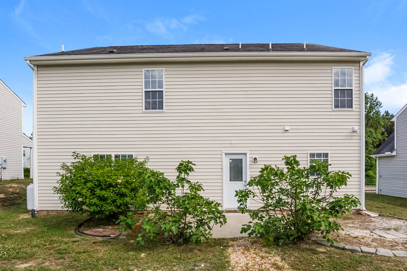 1,980/Mo, 1248 Braemar Highland Dr Zebulon, NC 27597 Rear View