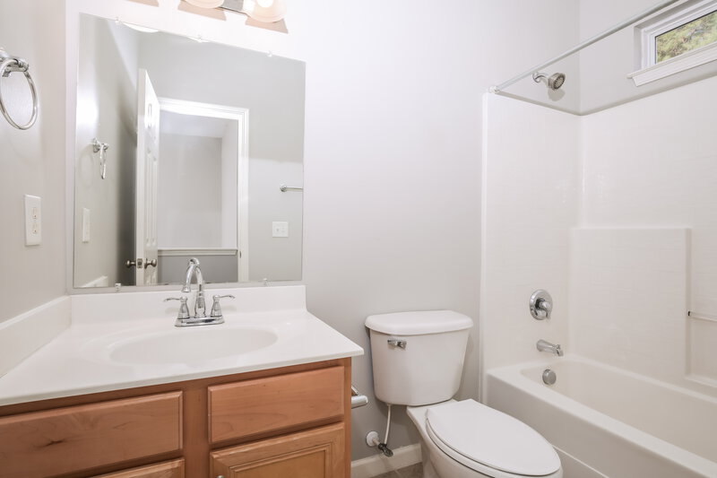 1,890/Mo, 650 Ashbrittle Dr Rolesville, NC 27571 Bathroom View