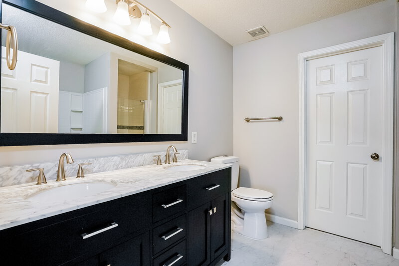 2,200/Mo, 3112 Olustee Dr Raleigh, NC 27610 Main Bathroom View