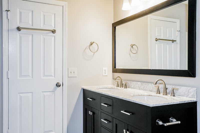 2,200/Mo, 3112 Olustee Dr Raleigh, NC 27610 Bathroom View