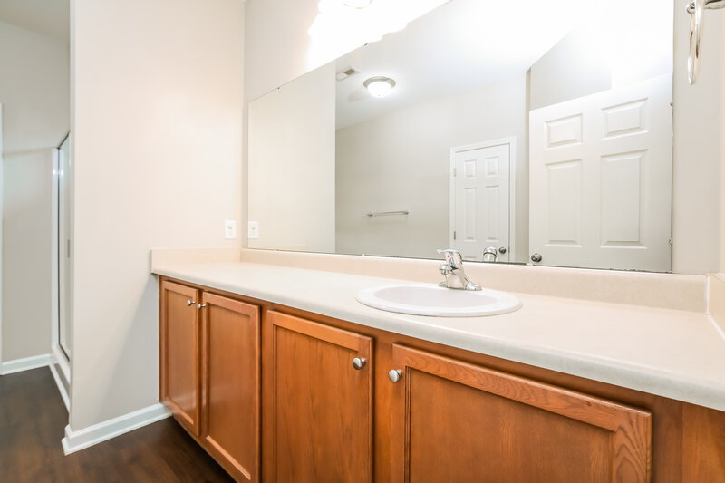 1,950/Mo, 698 Shefford Town Dr Rolesville, NC 27571 Main Bathroom View
