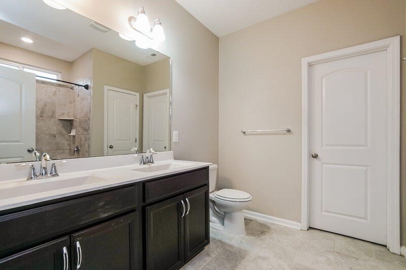 1,895/Mo, 510 Rolling Meadows Drive Clayton, NC 27527 Main Bathroom View