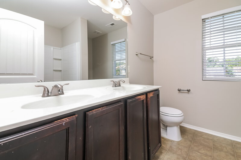 1,710/Mo, 547 Kerriann Lane Clayton, NC 27520 Main Bathroom View