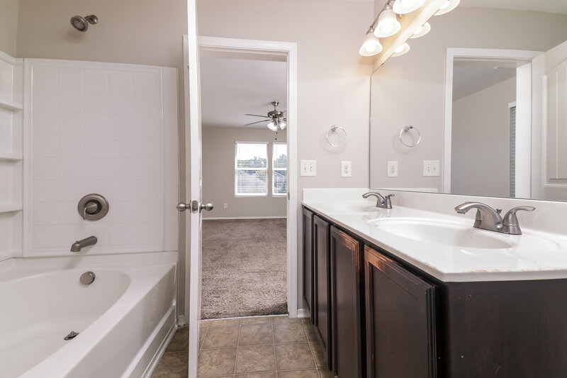 1,710/Mo, 547 Kerriann Lane Clayton, NC 27520 Main Bathroom View 2